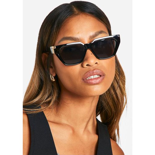 Gold Detail Black Angular Sunglasses - boohoo - Modalova