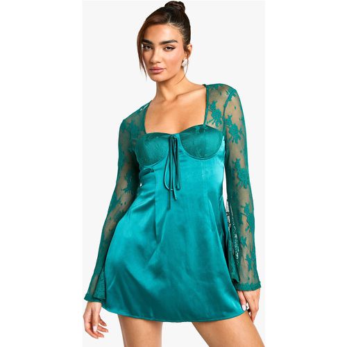 Robe Courte En Dentelle À Manches Évasées - 38 - boohoo - Modalova