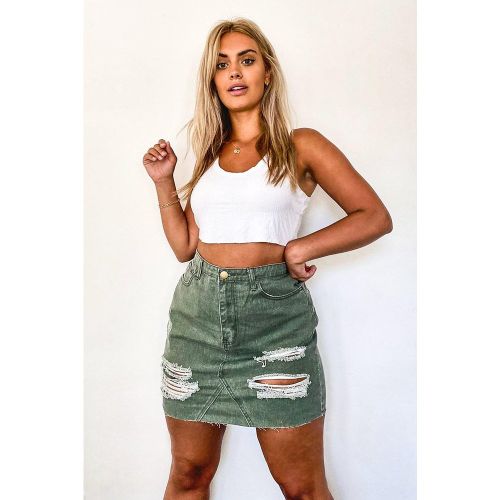 Grande Taille - Mini-Jupe Délavée À Déchirures - 50 - boohoo - Modalova