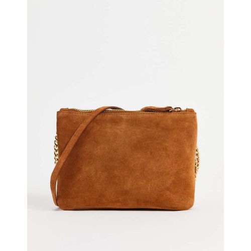 Sac bandoulière en daim à multiples gousset avec bandoulière chaîne - Fauve - ASOS DESIGN - Modalova