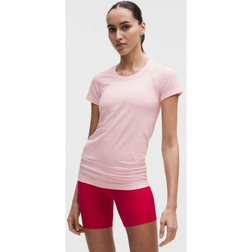 “ T-Shirt Swiftly Tech 2.0 Longueur hanches â€“ Rose â€“ Taille 10 - lululemon - Modalova