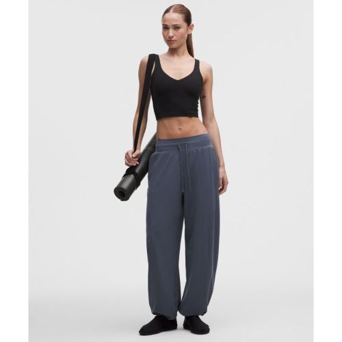 “ Pantalon Groove taille basse dÃ©contractÃ© Ã  ourlets ajustables Standards â€“ Taille 4 - lululemon - Modalova