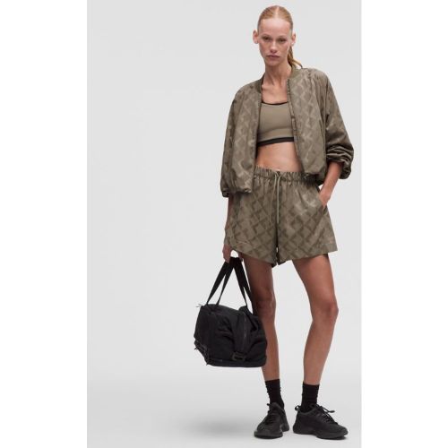 “ Short de survÃªtement taille haute en satin monogrammÃ©s â€“ 10 cm â€“ Taille S - lululemon - Modalova