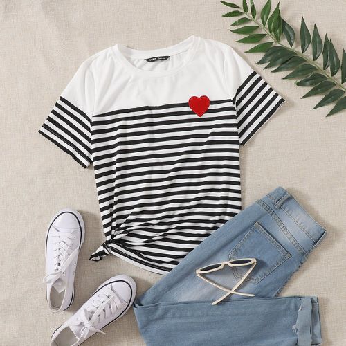 T-shirt à applique cœur à rayures - SHEIN - Modalova
