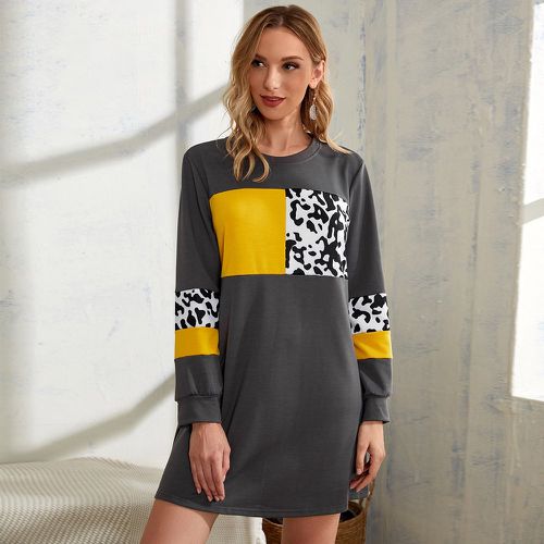 Robe t-shirt à imprimé vache à blocs de couleurs - SHEIN - Modalova