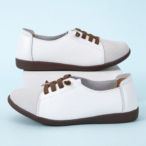 Chaussures plates bicolore à lacets - SHEIN - Modalova