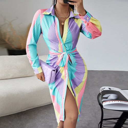 Robe chemise à rayures à blocs de couleurs à ruché ceinturée - SHEIN - Modalova