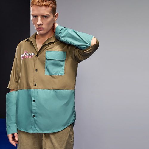 Chemise à blocs de couleurs à motif slogan à poche à rabat avec découpe - SHEIN - Modalova
