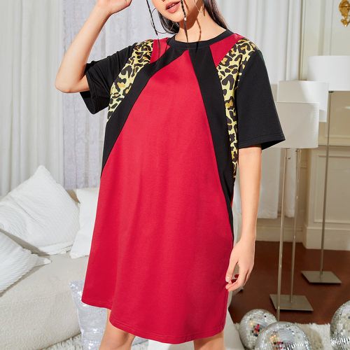 Robe t-shirt à motif léopard à blocs de couleurs - SHEIN - Modalova