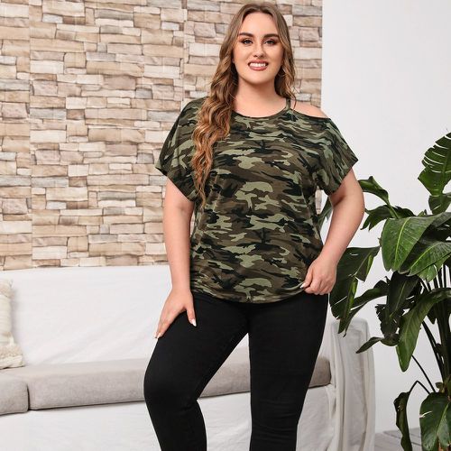 T-shirt à imprimé camouflage découpe - SHEIN - Modalova