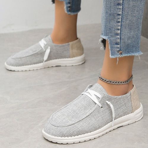 Chaussures minimaliste à lacets décontracté - SHEIN - Modalova