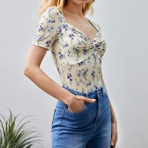 T-shirt à imprimé floral torsadé à encolure de cœur - SHEIN - Modalova