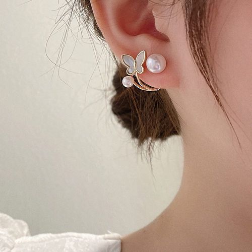 Boucles d'oreilles fausse perle & à détail papillon - SHEIN - Modalova