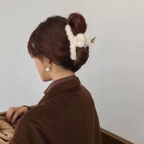 Griffe à cheveux unicolore duveteux - SHEIN - Modalova