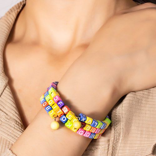 Bracelet perlé à lettres à blocs de couleurs - SHEIN - Modalova