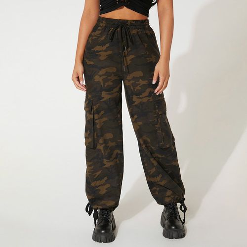 Pantalon cargo à imprimé camouflage à poche à rabat à cordon - SHEIN - Modalova
