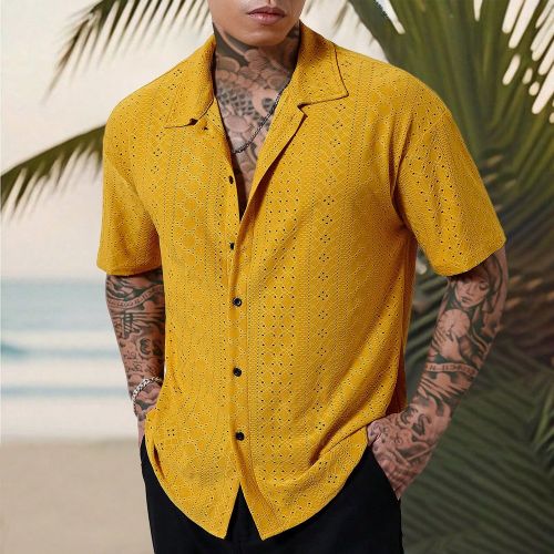 Style casual de vacancess, assorti dans le style INS avec une chemise à manches courtes ample en jacquard texturé et rayures géométriques en noir - SHEIN - Modalova