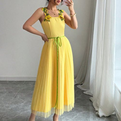 Robe mi-longue élégante à bretelles spaghetti de style trapèze avec fleurs brodées, jaune, convient pour le printemps/été - SHEIN - Modalova