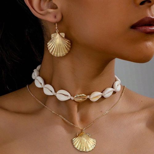Set de boucles d'oreilles à clous de style bord de mer avec décoration de coquillages dorés et collier multicouche. Convient pour le port quotidien - SHEIN - Modalova
