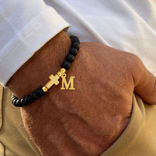 Pièce Nouveau bracelets en acier inoxydable de couleur or avec croix initiale et perles de pierre mate - SHEIN - Modalova