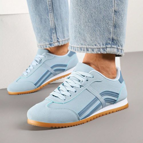 Baskets dans le style des baskets iconiques avec coutures décoratives - SHEIN - Modalova