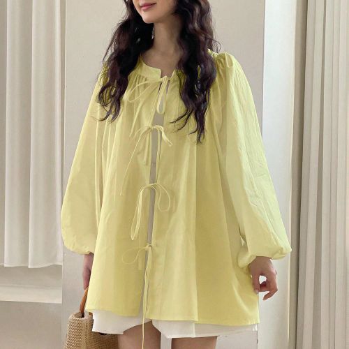 Blouse ample à col lavallière avec nœud papillons, couleur jaune pâle, avec bretelles en nœud papillon. Vêtements d'automnes, style campagne - SHEIN - Modalova