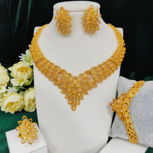 Collier, 1 bracelet, 1 paire de boucles d'oreilles, 1 bague, 1 set de 4 pièces de bijoux en strass dorés. Accessoires de modes pour mariage, bal de - SHEIN - Modalova