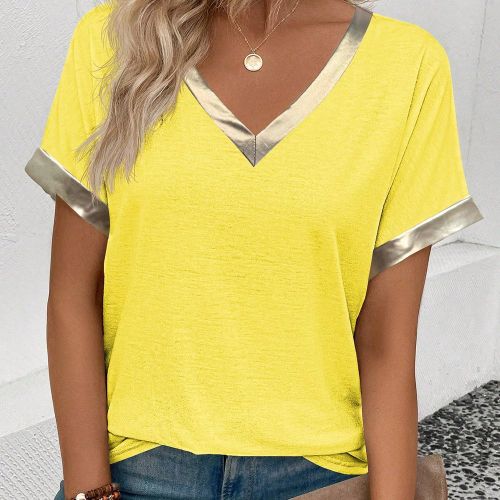 T-shirt casual de mode à manches courtes avec empiècement et col en Vs, printemps/été - SHEIN - Modalova