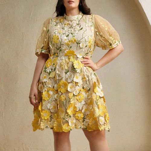 Robe courte d'été élégante à col montant, manches courtes, avec fleurs 3D jaunes et bulles - SHEIN - Modalova