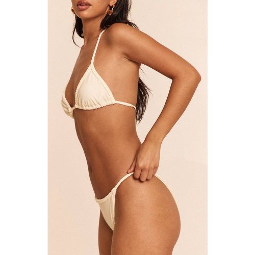 Cream Bas De Bikini Tanga À Bordure Tressée | Taille 42 - PrettyLittleThing - Modalova