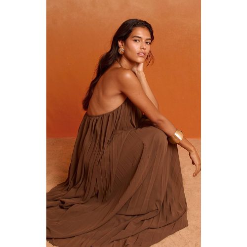 Robe Longue Plissée En Mousseline À Col Licou | Taille 32 - PrettyLittleThing - Modalova