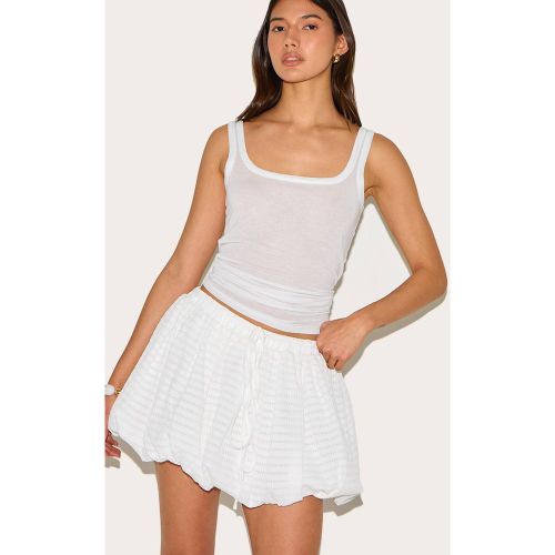 White Mini-jupe Bouffante Texturée Avec Détail Ceinture À Nouer À La Taille | Taille 32 - PrettyLittleThing - Modalova