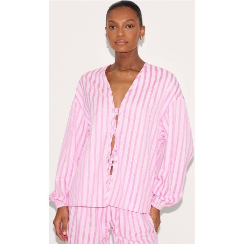 Pink Chemise Texturée À Rayures Avec Nœud Devant | Taille 36 - PrettyLittleThing - Modalova