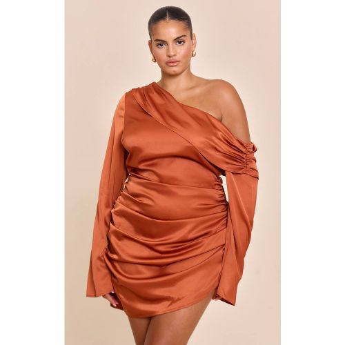 Burnt Orange Robe Moulante Grande Taille En Satin À Épaule Dénudée Avec Drapé | Taille 46 - PrettyLittleThing - Modalova