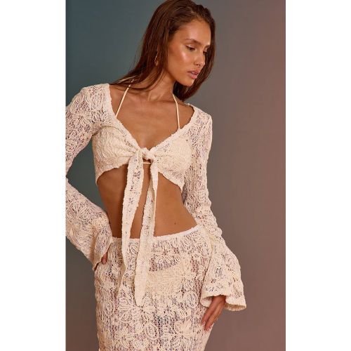 Cream Haut De Plage À Manches Longues Brodé De Fleurs Avec Lien Devant | Taille Large - PrettyLittleThing - Modalova
