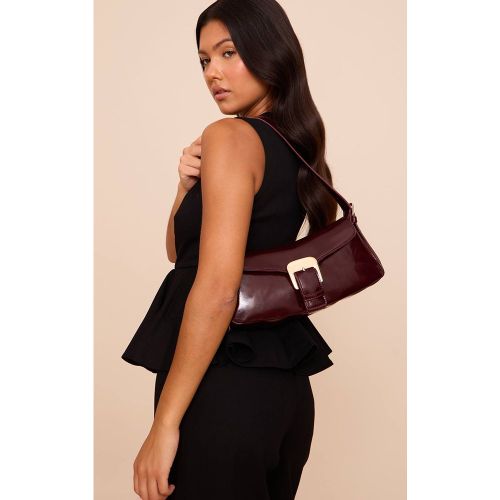 Burgundy Sac À Bandoulière En Synthétiquecuir Plissé Avec Boucle - PrettyLittleThing - Modalova
