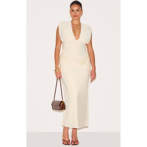 Cream Robe Longue Grande Taille Double Couche Décolleté Plongeant Épaules Froncées Taille Drapée | Taille 44 - PrettyLittleThing - Modalova