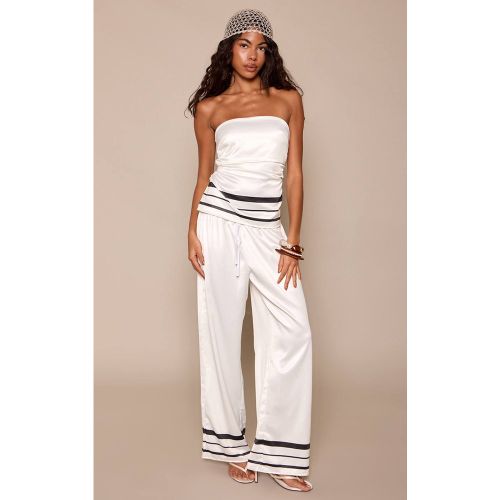 White Pantalon Large En Satin | Taille 36 - PrettyLittleThing - Modalova