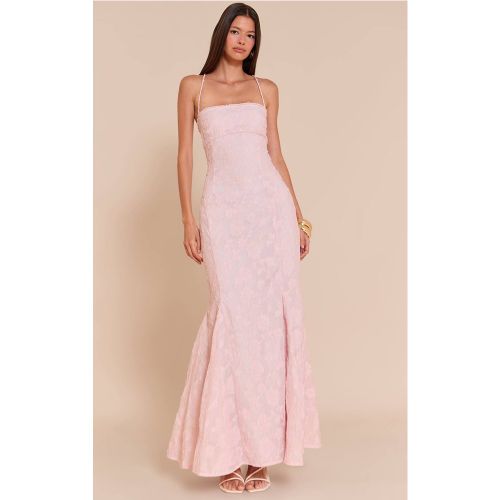 Blush Robe Maxi Texturée À Dos Lacé | Taille 42 - PrettyLittleThing - Modalova