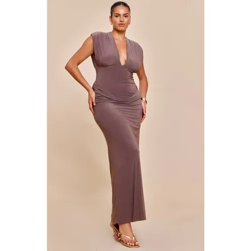 Robe Longue Grande Taille Double Couche Décolleté Plongeant Épaules Froncées Taille Drapée | Taille 54 - PrettyLittleThing - Modalova