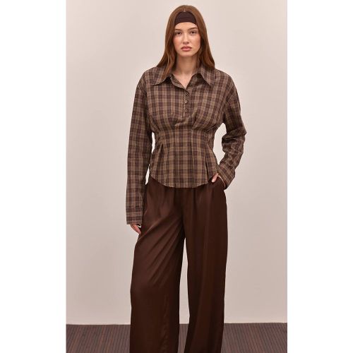 Brown Chemise À Carreaux Plissée Avec Taille Cintrée | Taille 32 - PrettyLittleThing - Modalova