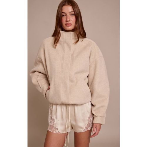 Cream Short En Satin À Lacets Avec Cordon De Serrage | Taille 42 - PrettyLittleThing - Modalova