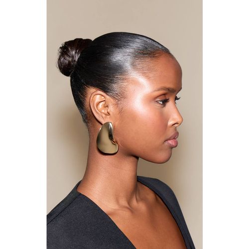 Gold Boucles D'oreilles Clous Abstraites Martelées - PrettyLittleThing - Modalova