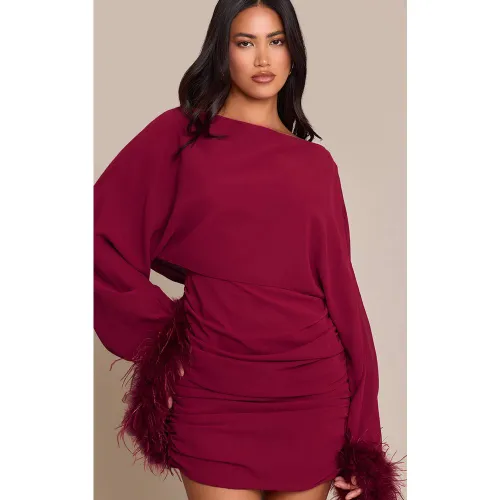 Wine Robe Moulante Froncée À Manchettes Plumes Extrêmes | Taille 42 - PrettyLittleThing - Modalova