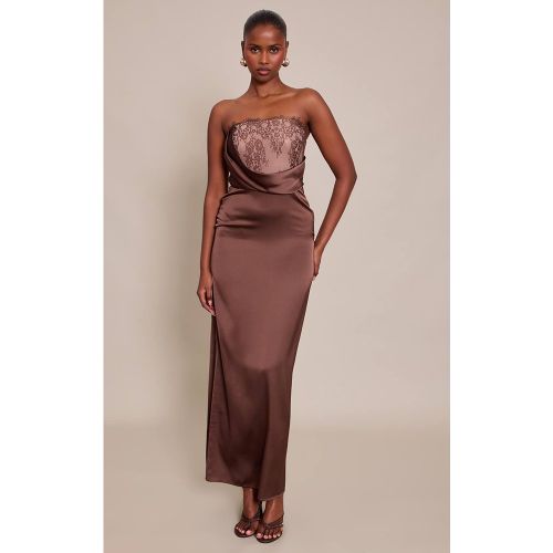 Robe Longue En Satin Avec Détails En Dentelle | Taille 40 - PrettyLittleThing - Modalova