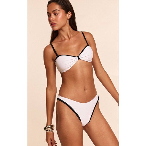 White Bas De Bikini Scrunch À Liseré Contrasté | Taille 32 - PrettyLittleThing - Modalova