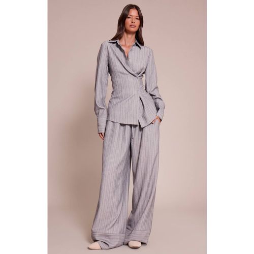 Light Grey Ensemble Coordonné Pantalon Tissé À Fines Rayures Avec Cordon De Serrage | Taille 32 - PrettyLittleThing - Modalova