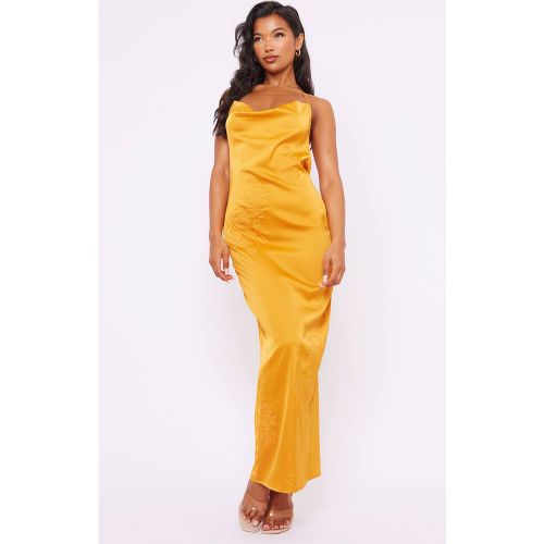 Robe Longue Satinée À Broderie Florale Et Col Bénitier | Taille 34 - PrettyLittleThing - Modalova