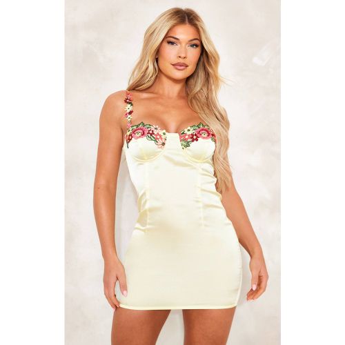 Lemon Robe Droite À Bretelles En Satin Avec Détails Floraux Ornementaux | Taille 42 - PrettyLittleThing - Modalova