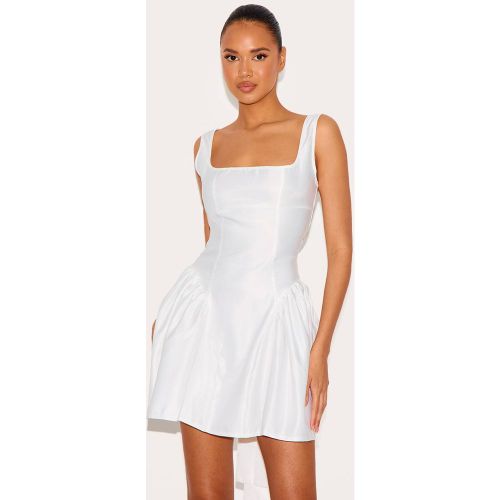 White Robe Patineuse Couleur Pierre Avec Nœud Au Dos | Taille 42 - PrettyLittleThing - Modalova